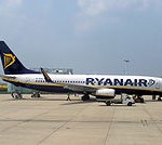 202px-Ryanair.b737-800.ei-dcw.arp_