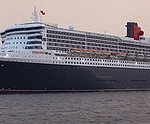 300px-Queen_Mary_II_Einlaufen_Hamburg_Hafengeburtstag_2006_-2